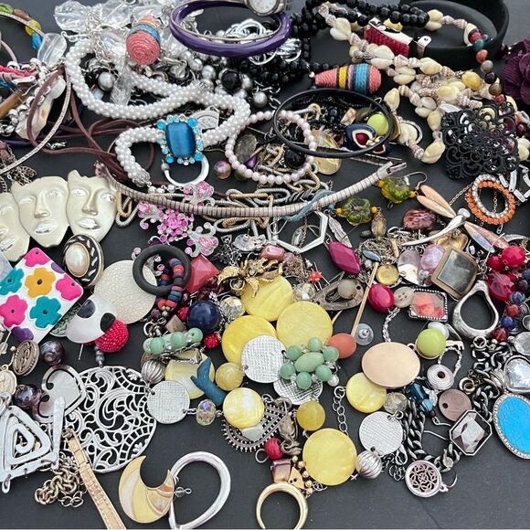 4 lb. Vintage Craft Junk Jewelry Lot - Picture 6 of 6